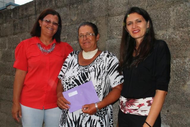 Vereadoras entregam convite a homenageada Ana de Lurde