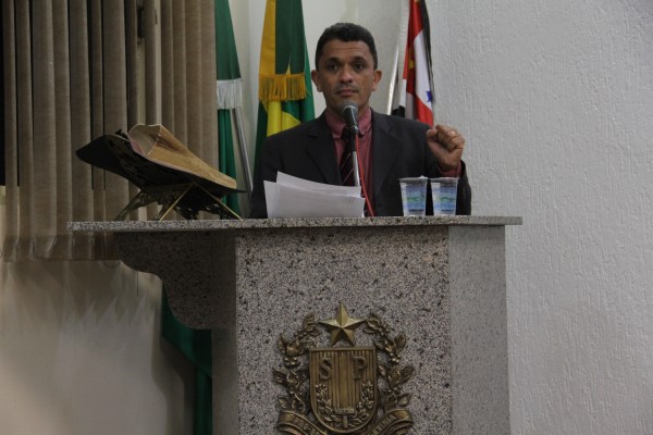 Weslen Campos na tribuna...