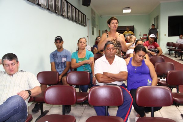 Moradores da rua Jaú vão a Câmara