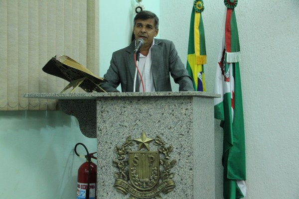 Professor Claudemir na defesa da administração