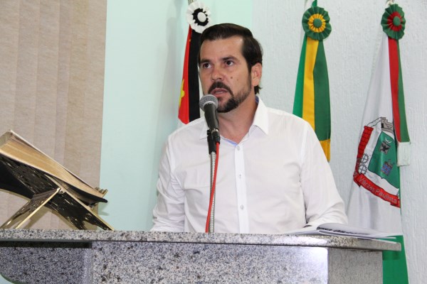 Vereador Luciano faz denuncia na tribuna...