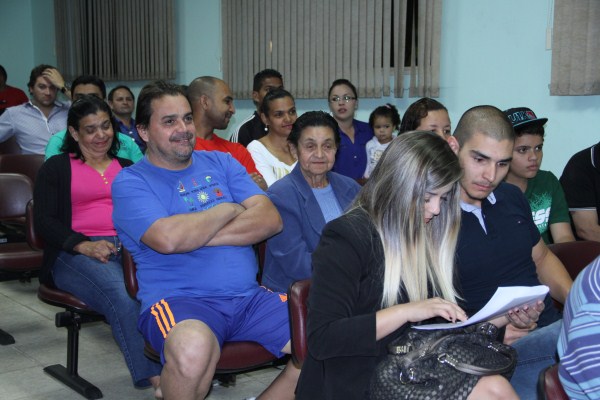 Parentes de homenageados participam da sessão