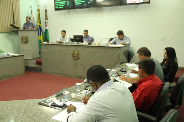 Vereador Luciano na tribuna ...